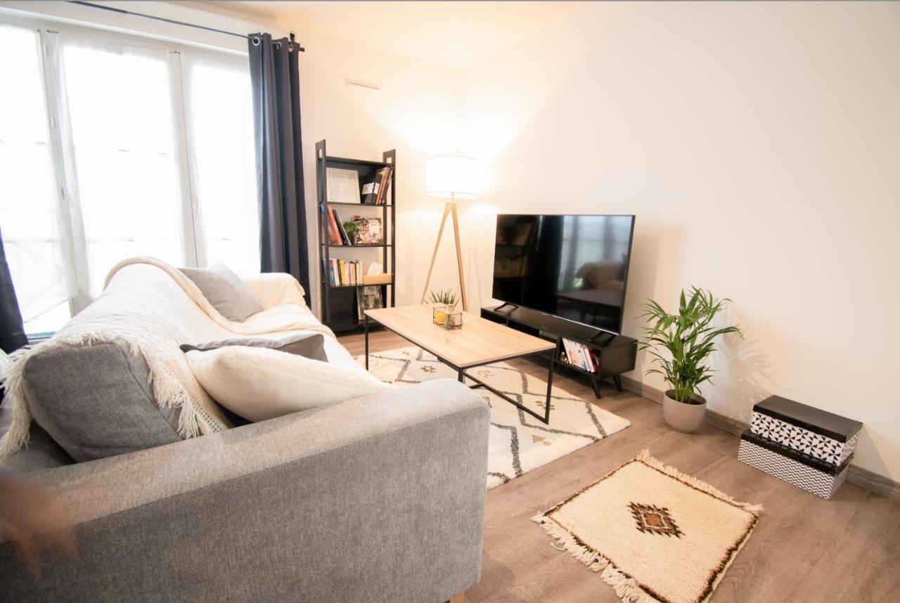 Joli Studio Tout Confort A 2 Pas De La Gare Poissy Exterior photo